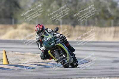 media/Dec-01-2025-Moto Forza (Mon) [[2daa91e15f]]/3-Beginner Group/Session 3 (Turn 3)/